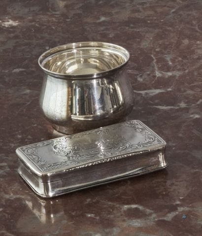 * Tabatière rectangulaire en argent (950/1000e),...