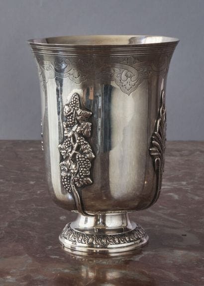 * Timbale tulipe en argent (950/1000e), à...