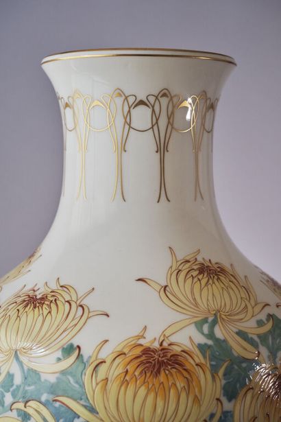 * SÈVRES (hard porcelain). 
Large porcelain...
