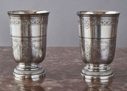 * Paire de timbales tulipes en argent (950/1000e),...