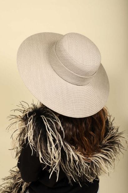 CHRISTIAN DIOR BOUTIQUE.
Large chapeau en...