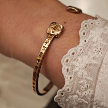 Bracelet ouvert en or rose 750‰ de type barbare...