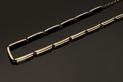GUCCI.
Ceinture en métal argenté, partiellement...
