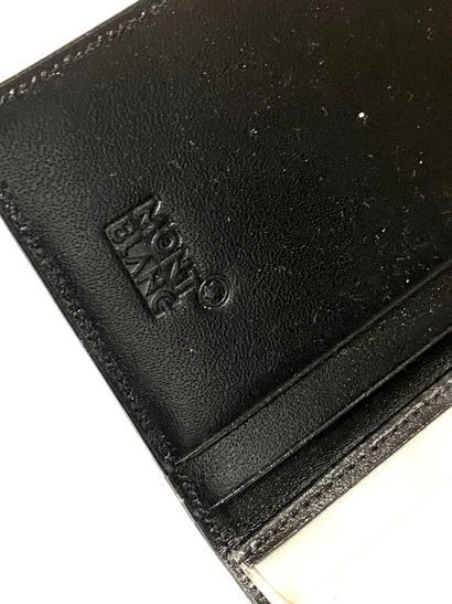MONTBLANC.
Porte-cartes en cuir noir.
10...