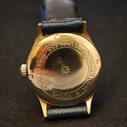 JUNGHANS. 
Montre de type militaire en acier,...