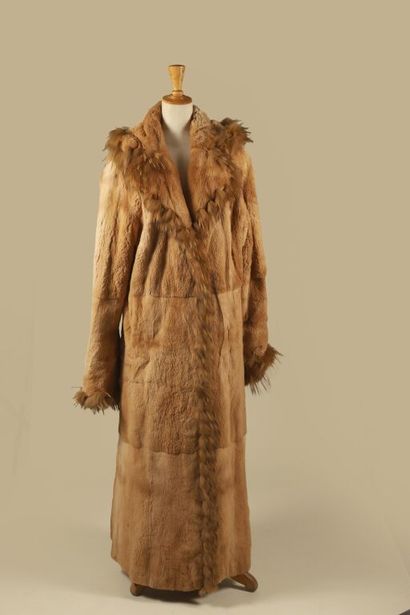 HIEBER.
Long manteau en vison golden de Scandinavie...