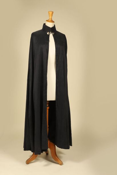 JEAN-LOUIS SCHERRER COUTURE.
Longue cape...