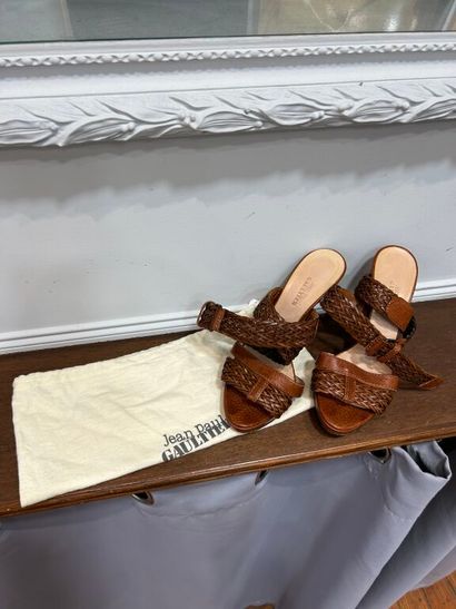 JEAN-PAUL GAULTIER. 
Paire de sandales à...