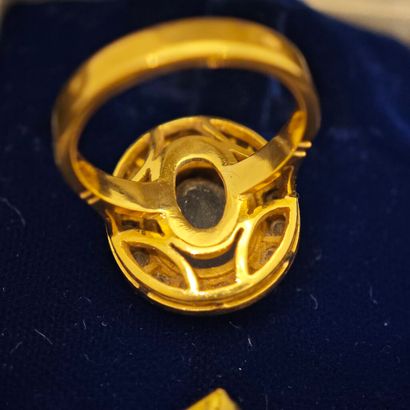 Bague en or jaune 750‰ composée d'un corps...