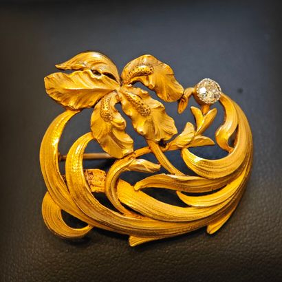 Broche en or jaune 750‰ figurant des motifs...