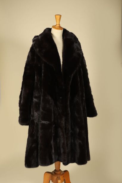 CHRISTIAN DIOR BOUTIQUE FOURRURE.
Manteau...
