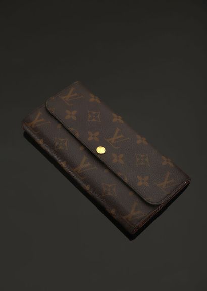LOUIS VUITTON.
Grand portefeuille, porte-monnaie...