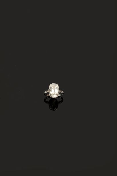 Bague en platine 950‰ ornée d'un diamant...