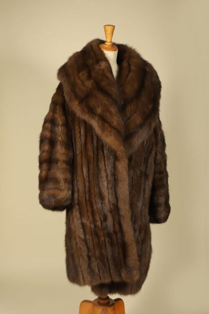 NOUVELLE PHOTO /// CHRISTIAN DIOR PARIS.
Manteau...