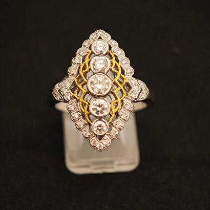 Bague marquise en or gris 750‰, composée...