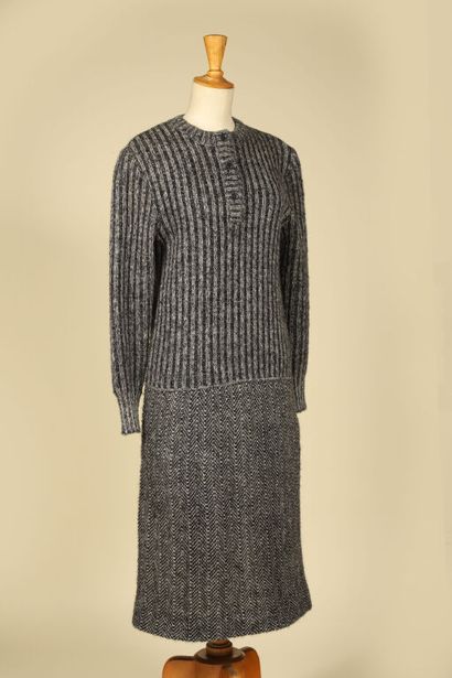 YVES SAINT-LAURENT TRICOT.
Robe-pull, en...
