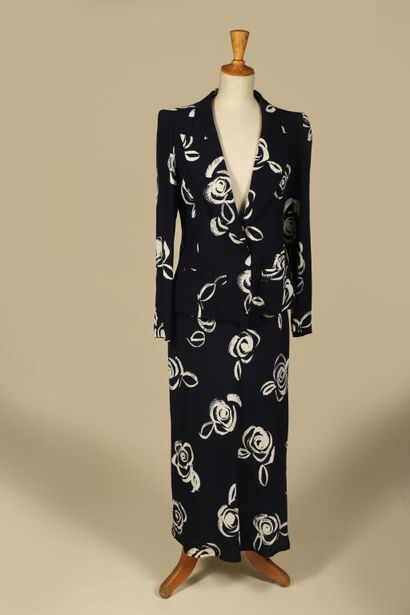 SONIA RYKIEL.
Ensemble en soie bleu marine,...