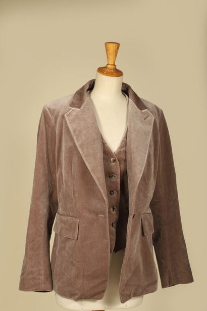 YVES SAINT LAURENT.
Veste droite en velours...