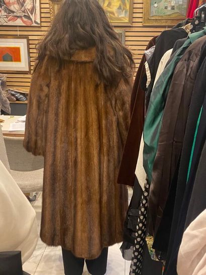 NOUVELLE PHOTO /// Long manteau vintage évasé...