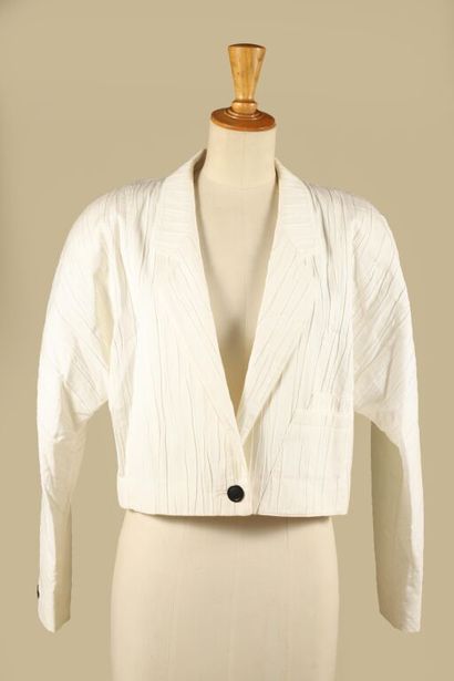 ESCADA by Margaretha Ley.
Veste spencer en...