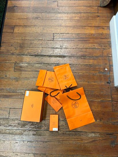 HERMÈS. 
Ensemble de 5 sacs, plusieurs formats....