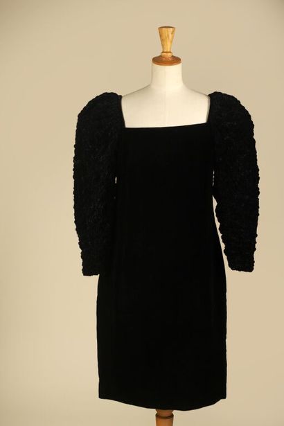 DIOR 2.
Robe de cocktail vintage, en velours...