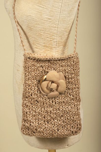 CHANEL MONTAIGNE.
Sac en tricot à bandoulière,...