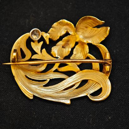 Broche en or jaune 750‰ figurant des motifs...