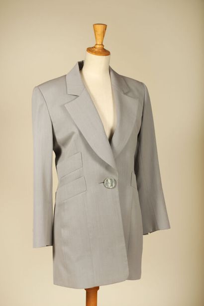 CHRISTIAN DIOR BOUTIQUE.
Veste croisée vintage...
