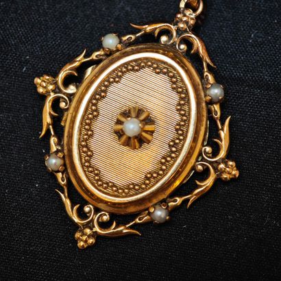 Pendentif porte-photo en or jaune 750‰.
Dimensions...