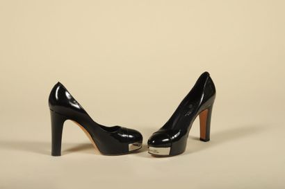 CHANEL.
Paire d'escarpins à haut talon en...