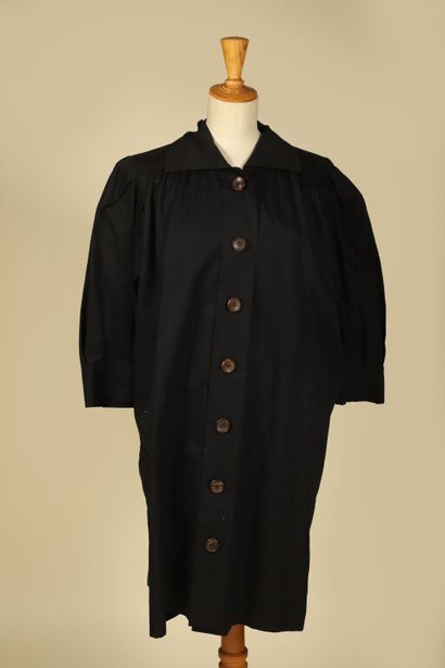 YVES SAINT-LAURENT RIVE GAUCHE.
Ample robe-manteau...