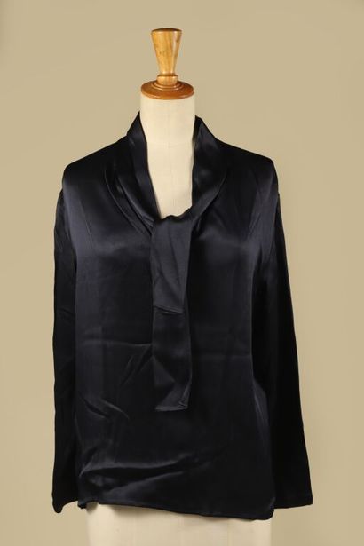 YVES SAINT-LAURENT Rive gauche.
Blouse lavallière...
