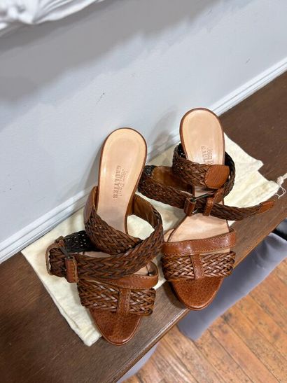 JEAN-PAUL GAULTIER. 
Paire de sandales à...