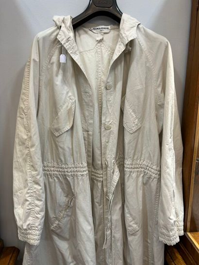 SONIA RYKIEL.
Long imperméable casual à capuche...