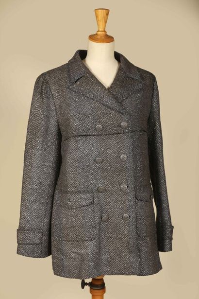 CHANEL.
Veste caban en tweed de coton gris...