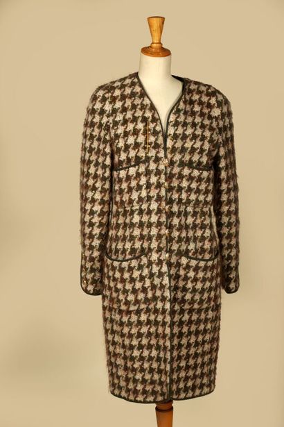 CHANEL BOUTIQUE par KARL LAGERFELD.
Long...