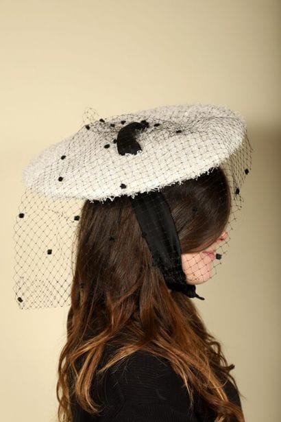 CHANEL. 
Exceptionnel chapeau en velours...