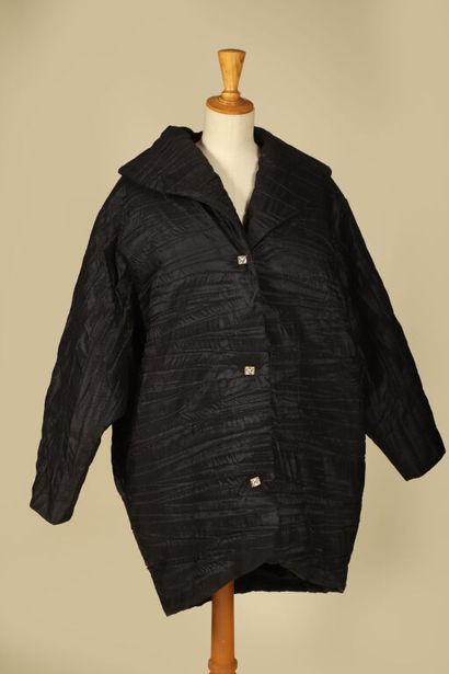 CHRISTIAN DIOR BOUTIQUE.
Manteau trois quart...