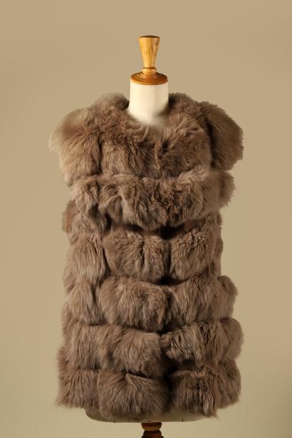 LATIFA.
Gilet sans manches et sans col en...