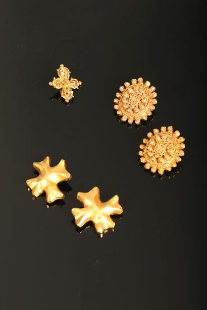 CHRISTIAN LACROIX.
Lot de deux paires de...