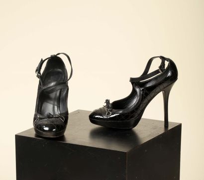 CHRISTIAN DIOR.
Paire d'escarpins à brides,...