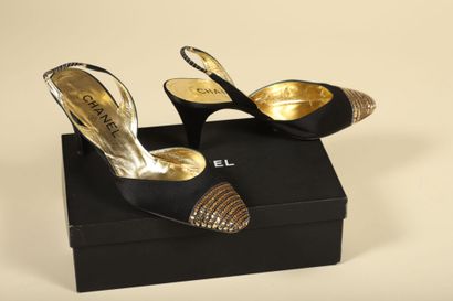 CHANEL.
Paire d'escarpins vintage à talons,...