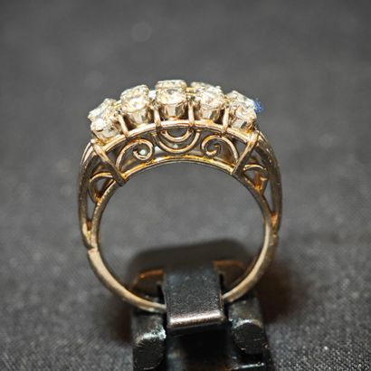Bague bandeau en or gris 750‰, sertie de...