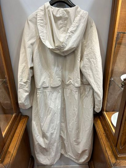 SONIA RYKIEL.
Long imperméable casual à capuche...