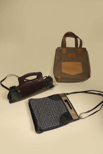 LOT comprenant : 
-PIERRE CARDIN.
Sac en...