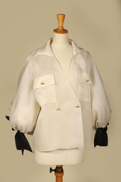 CHRISTIAN DIOR BOUTIQUE.
Ample blouse couture...