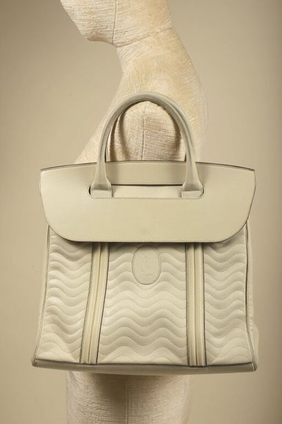 YVES SAINT-LAURENT.
Sac à main vintage en...