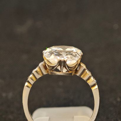 Bague en platine 950‰ ornée d'un diamant...