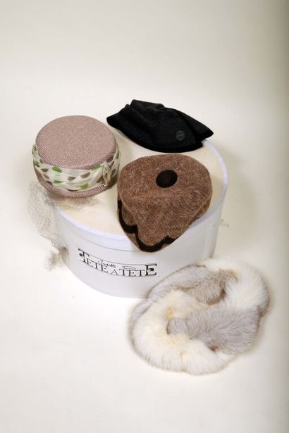 Lot de 4 petits chapeaux, 1 bibi et un tour...